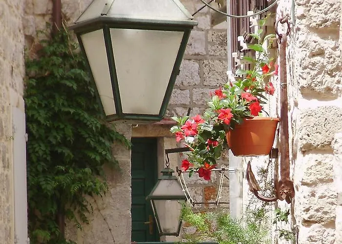 Primorac * Stari Grad (Hvar)